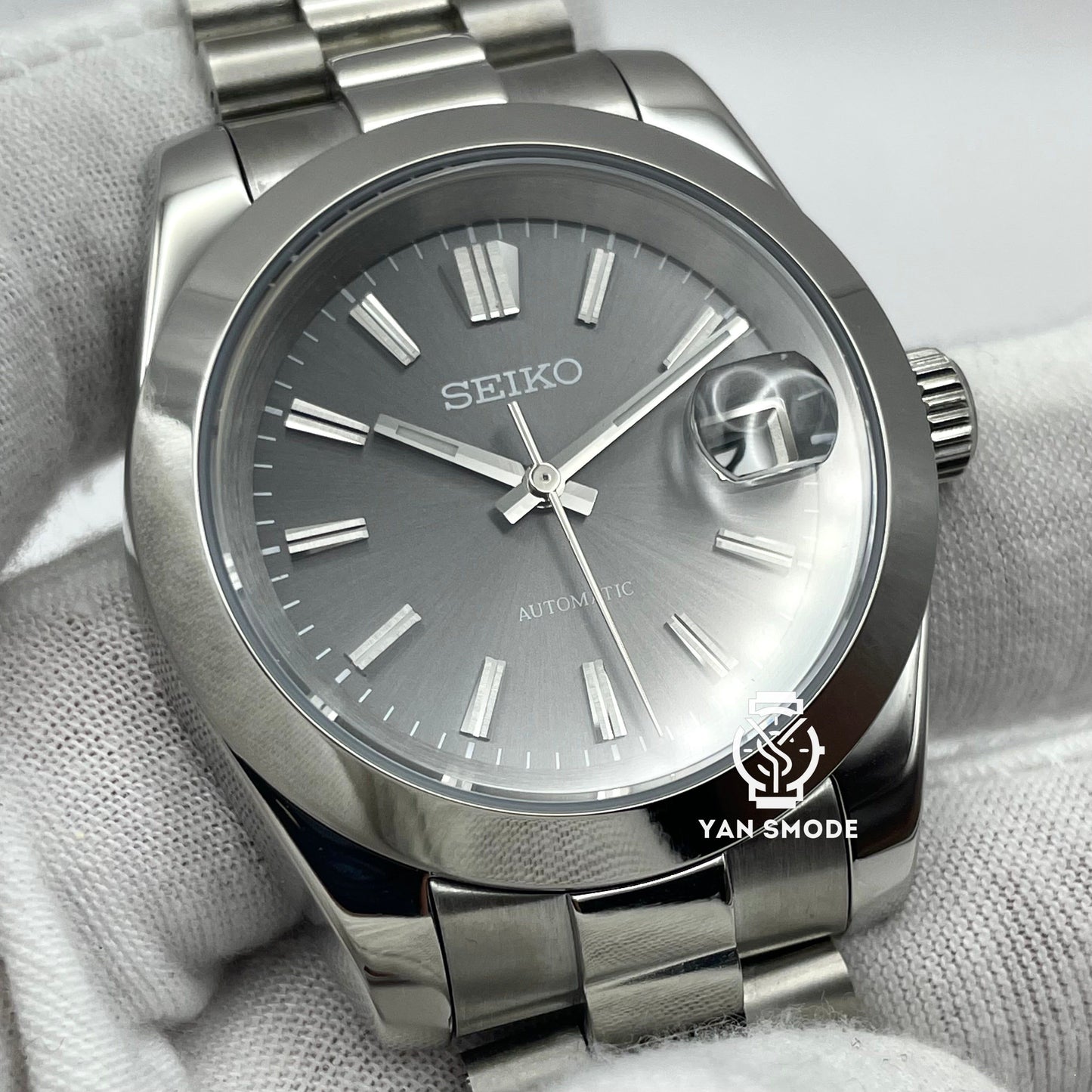 Date Just Grey