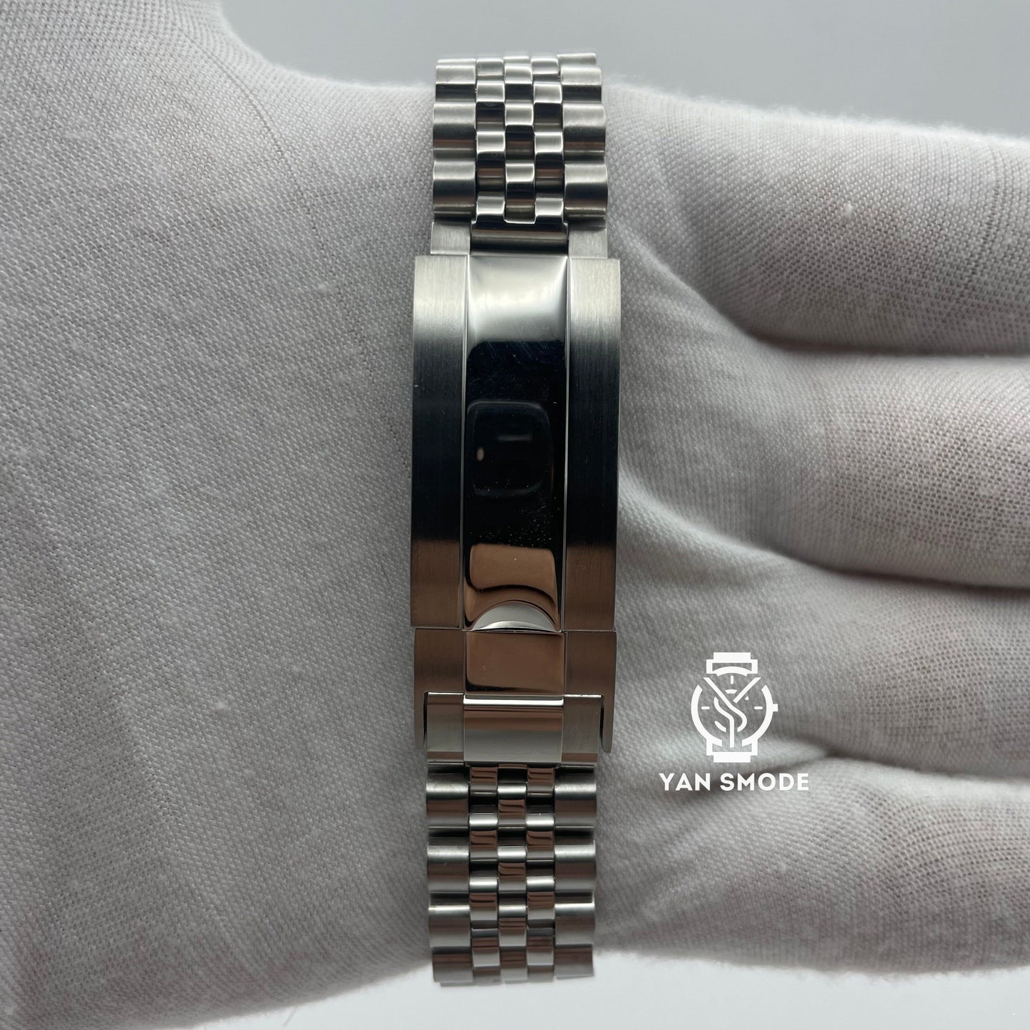 Date Just Black