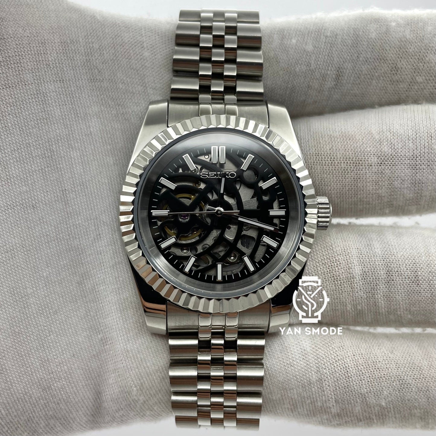 Date Just Black