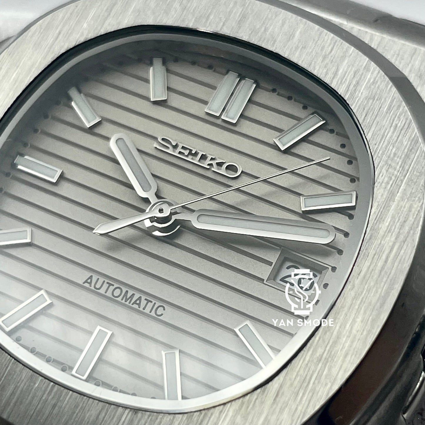 Nautilus Grey