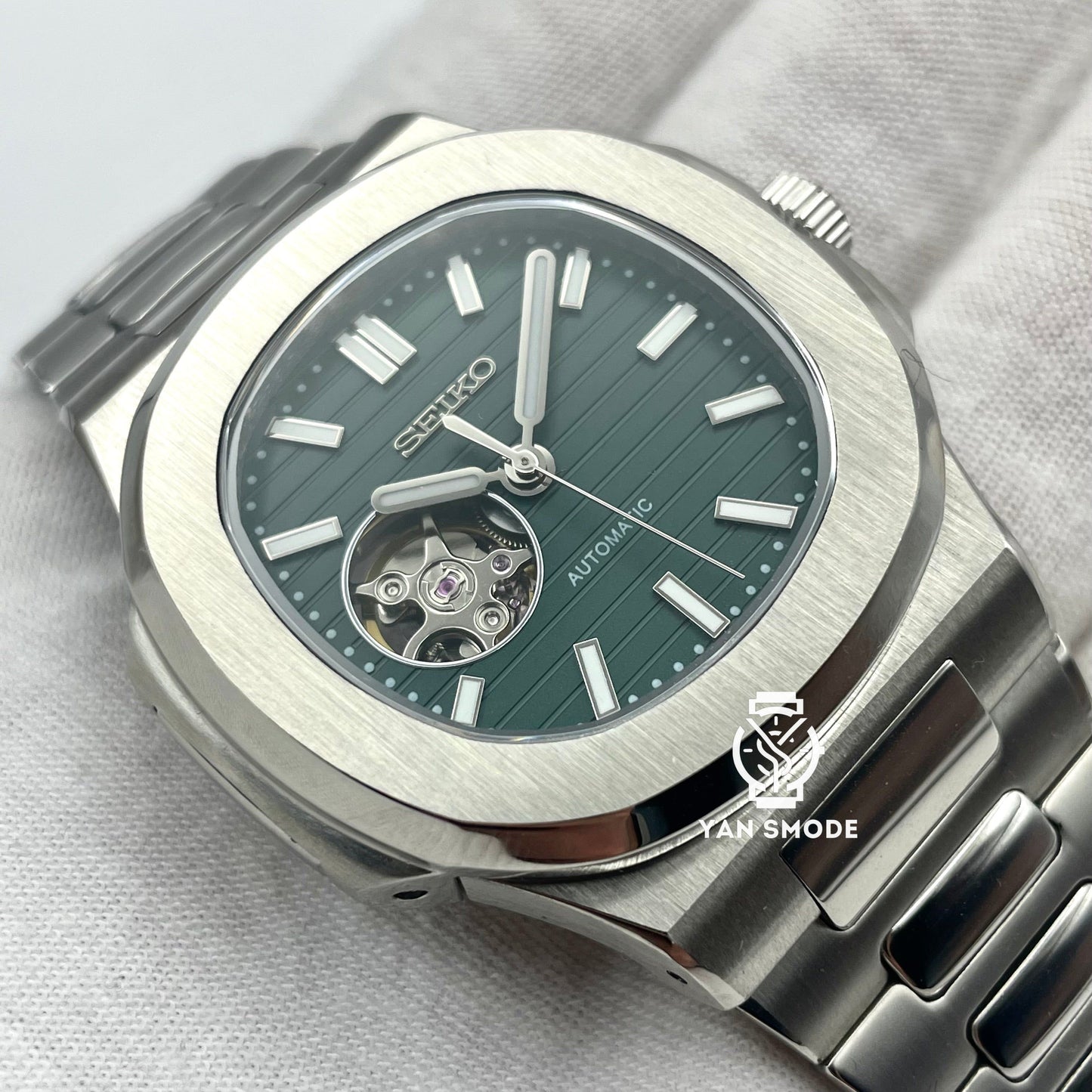 Nautilus Black Open