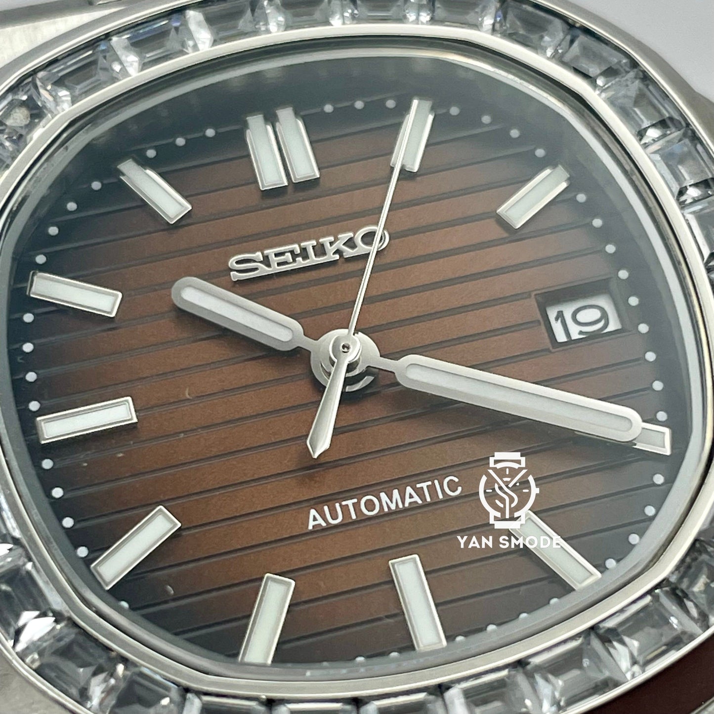 Nautilus Caramel Diamond Decorated
