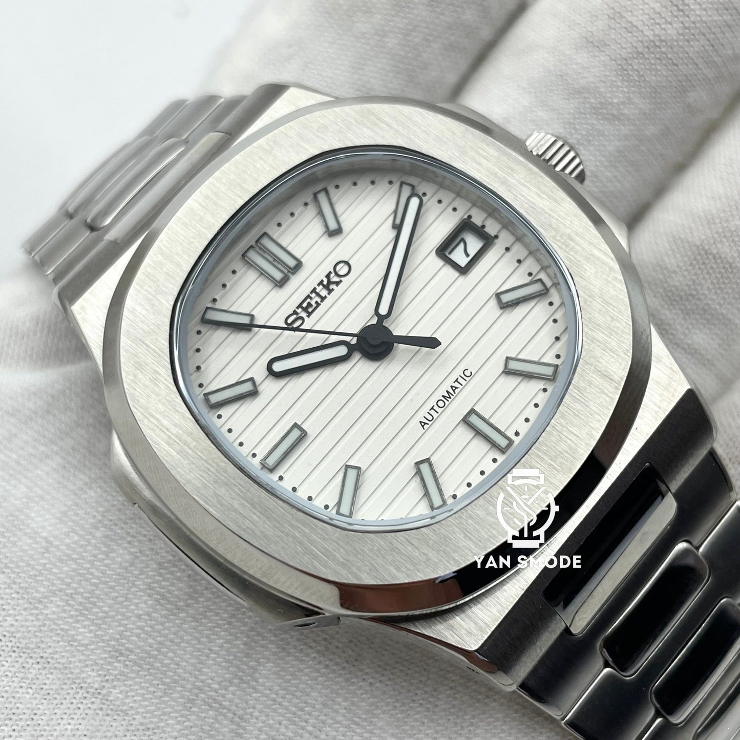 Nautilus White