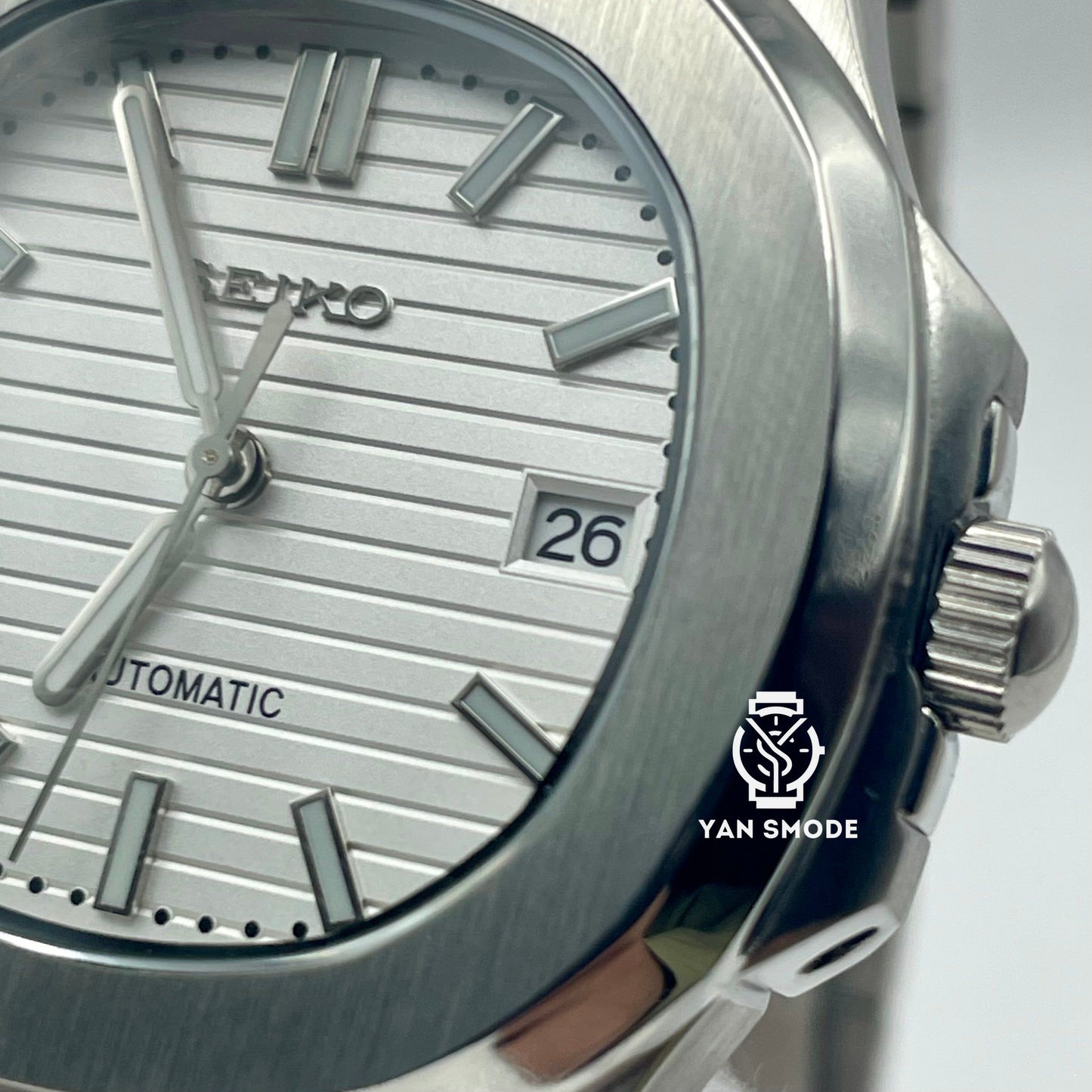 Nautilus White