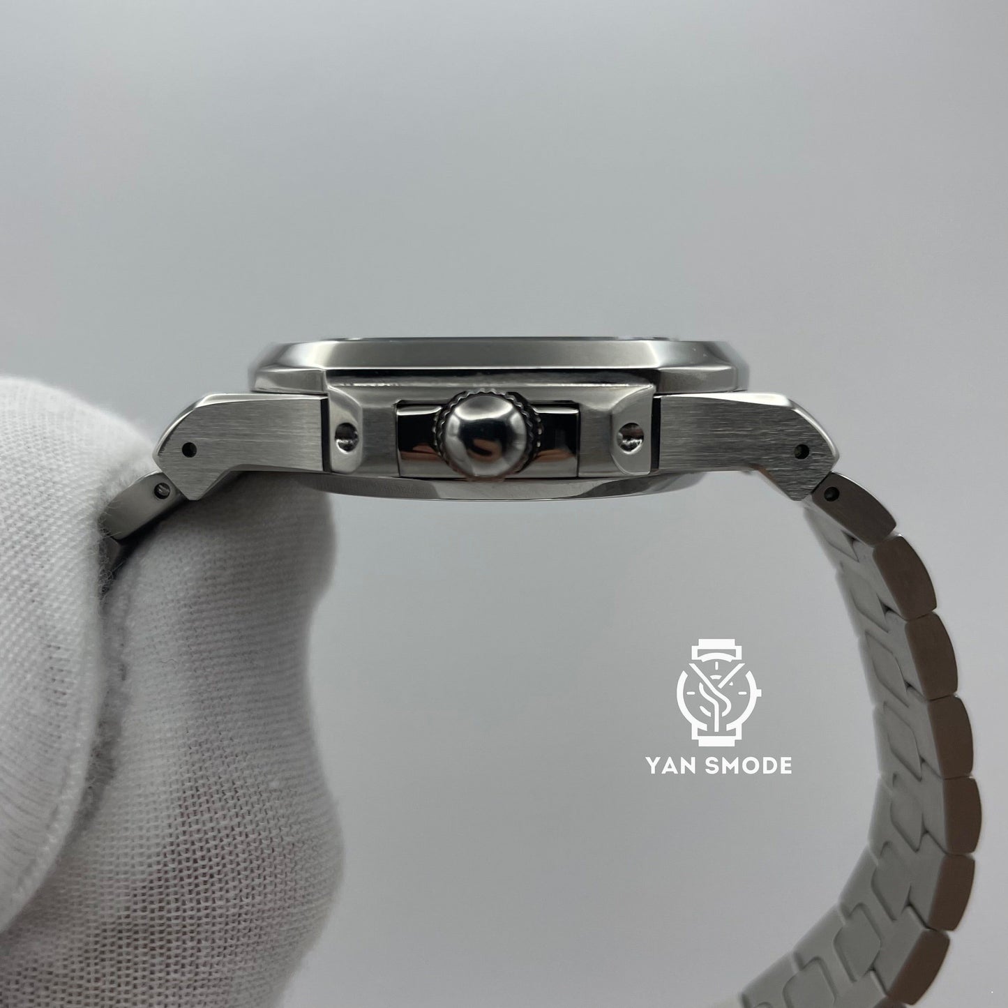 Nautilus Black Open