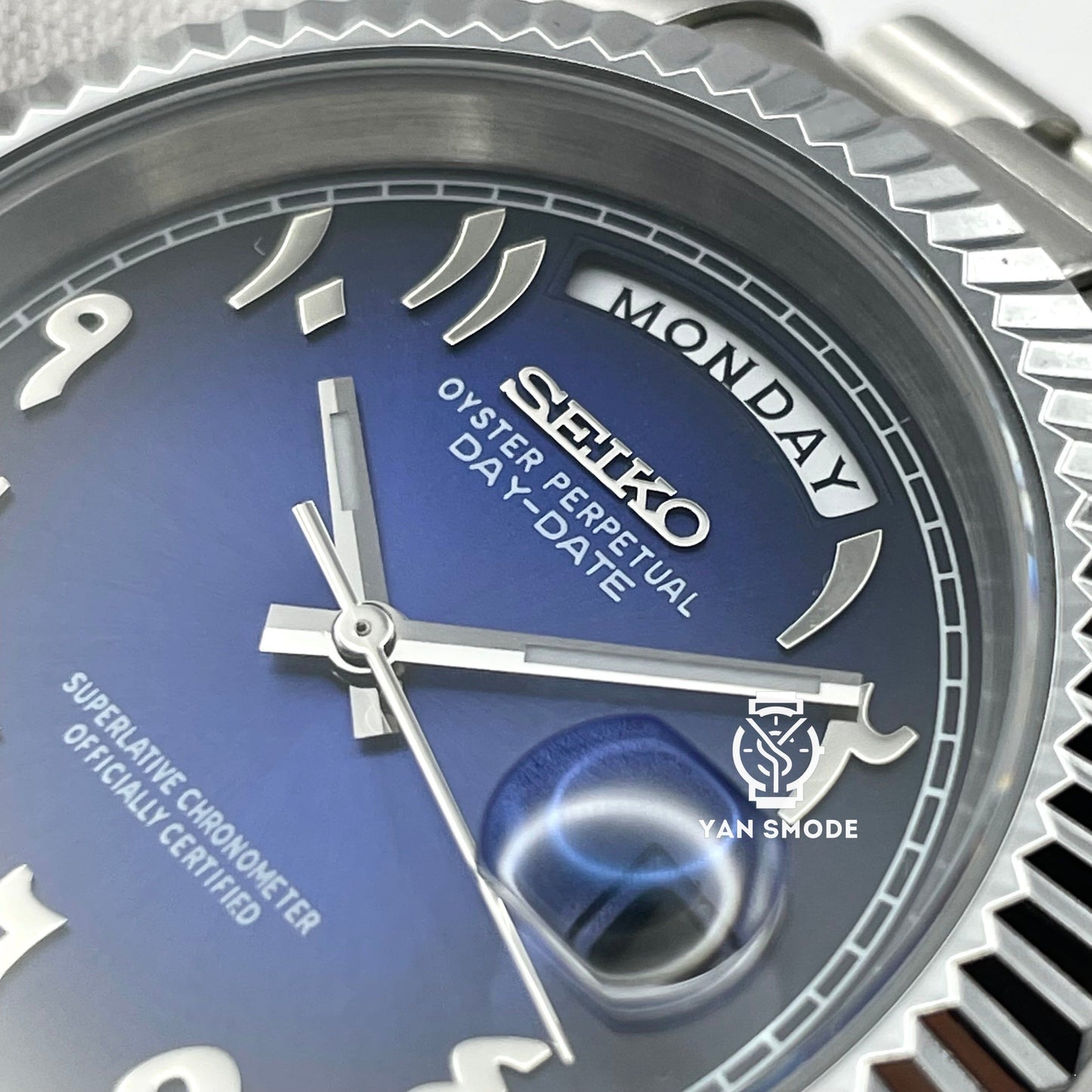 Day Date Arabic Dial Bleu Foncé