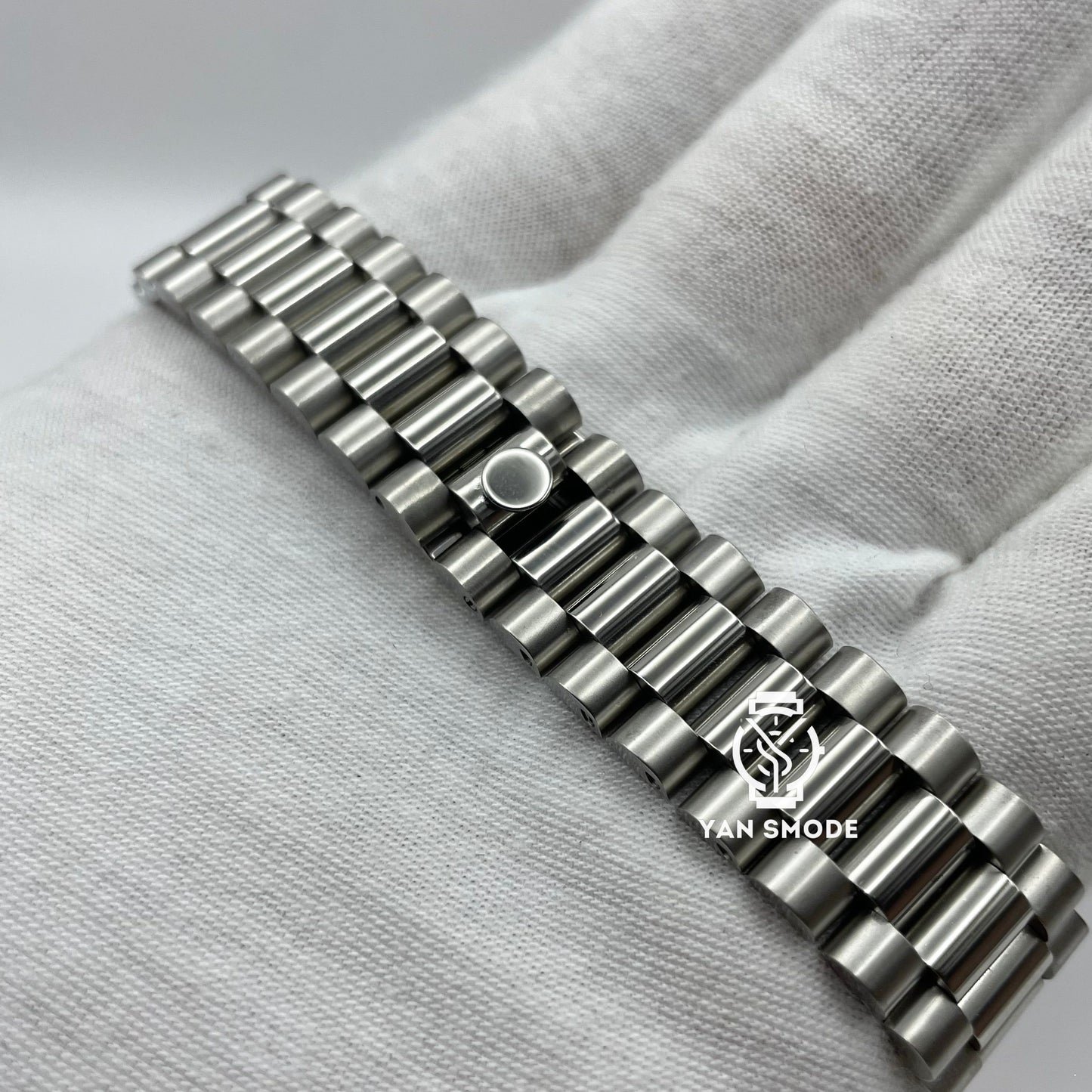 Date Just Grey