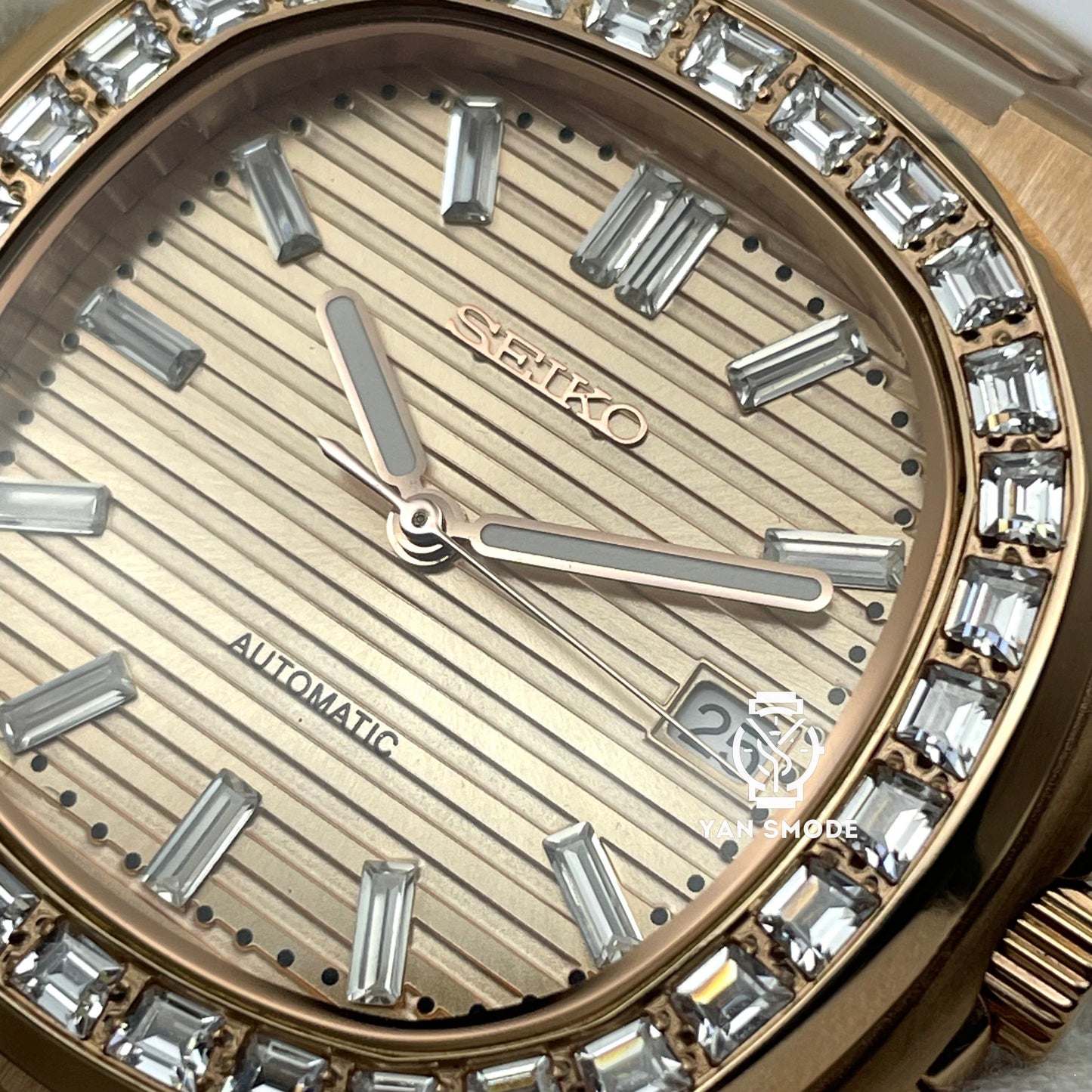 Nautilus Caramel Diamond Decorated