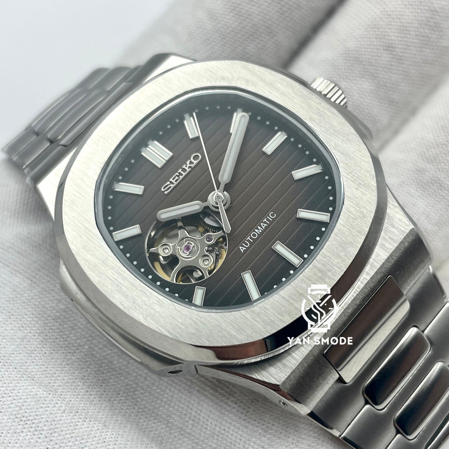 Nautilus White