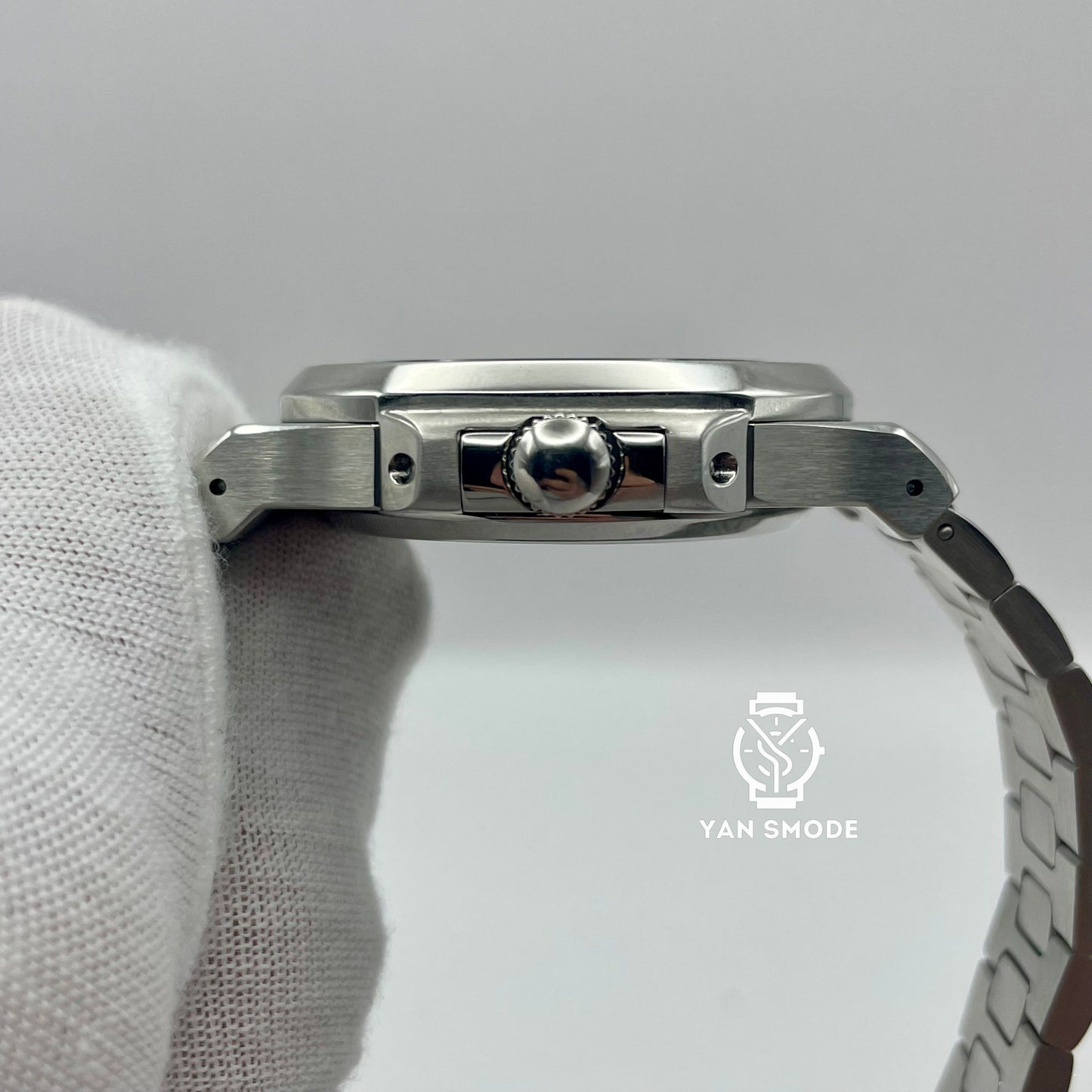 Nautilus Black Open