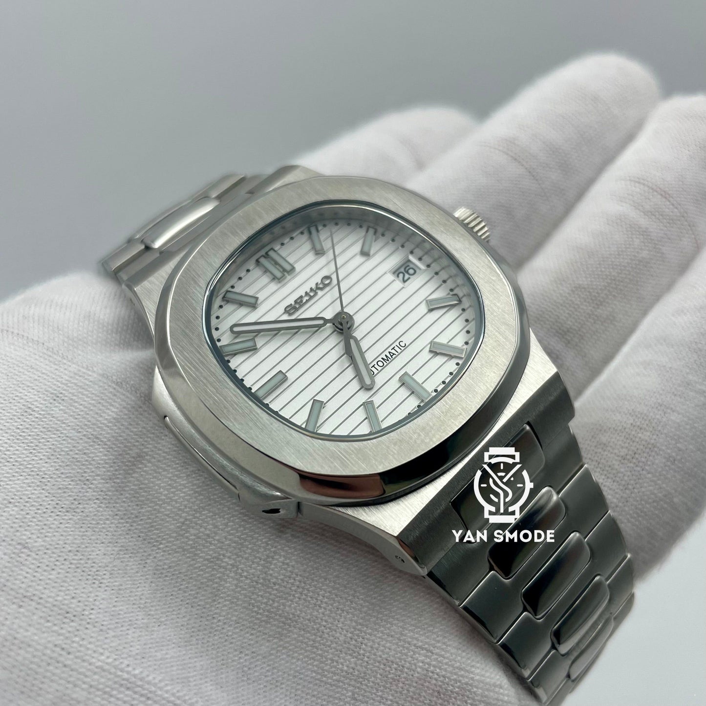 Nautilus White