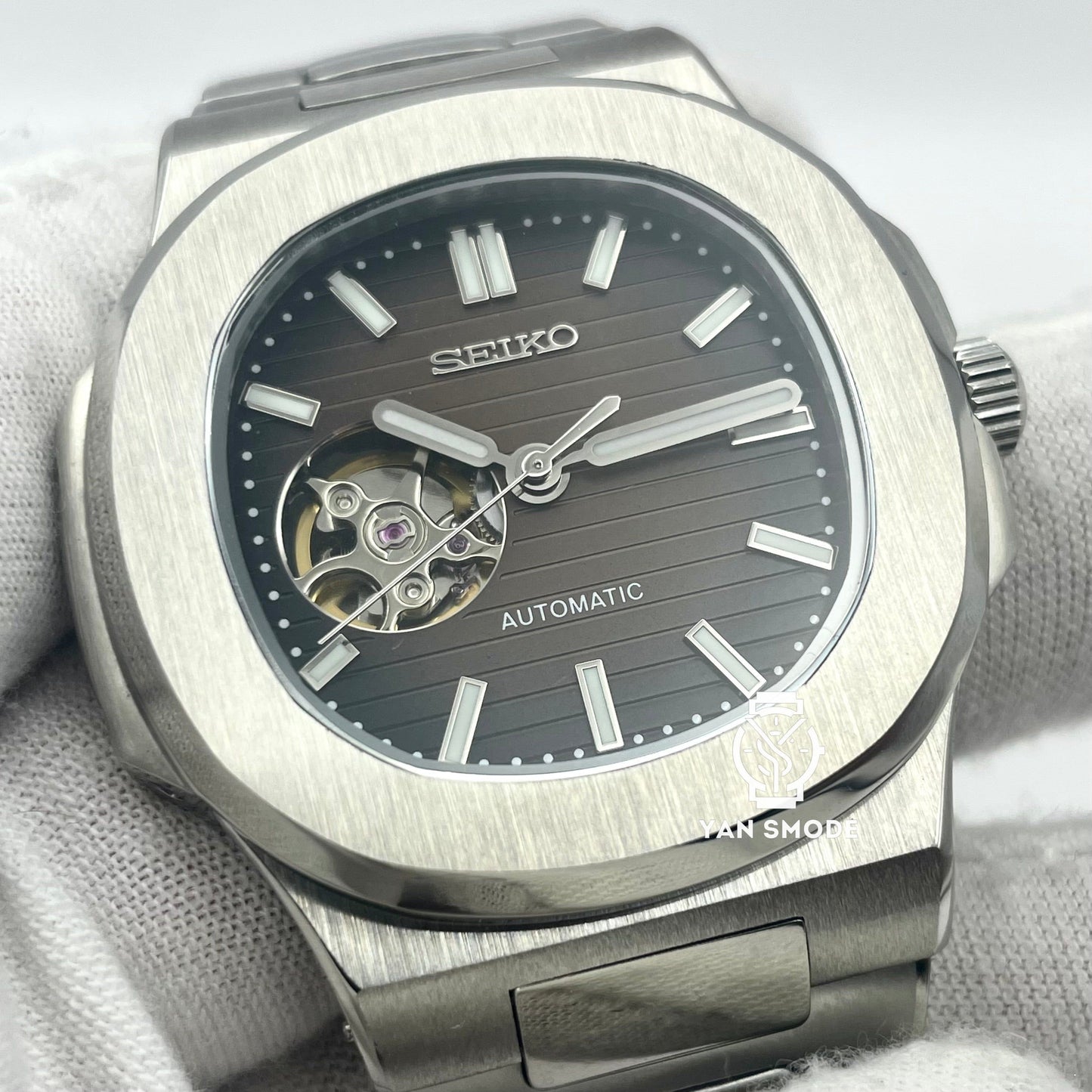 Nautilus White
