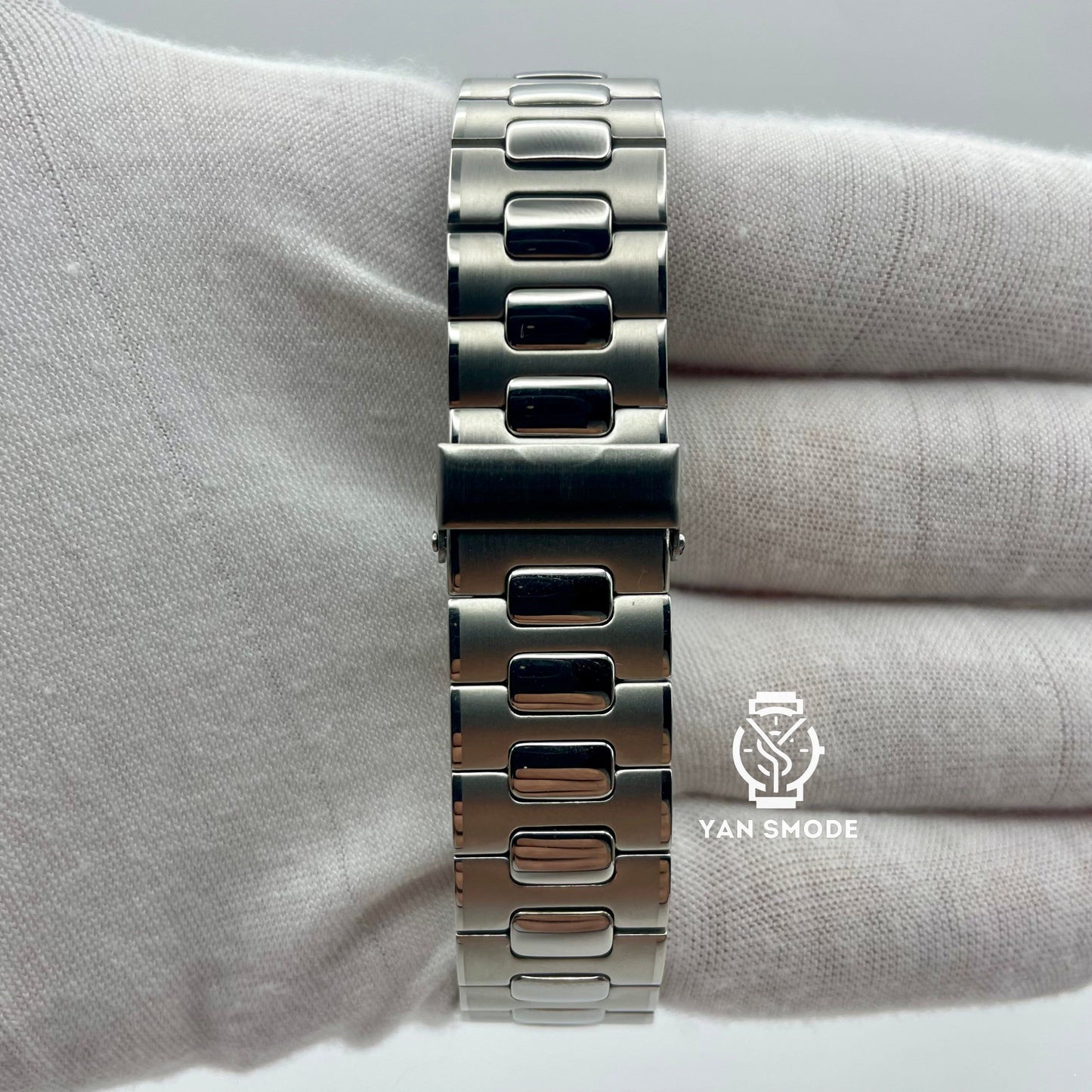 Nautilus Black Open