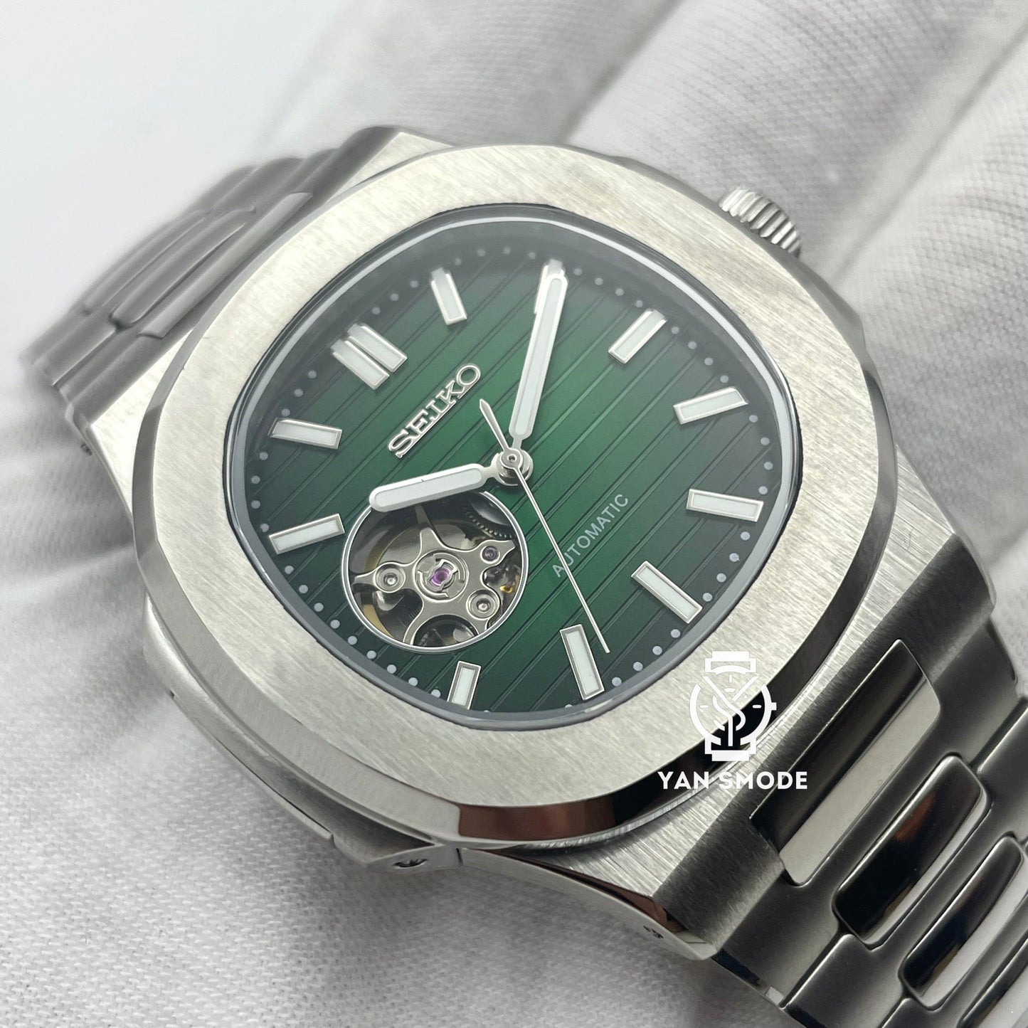 Nautilus Black Open