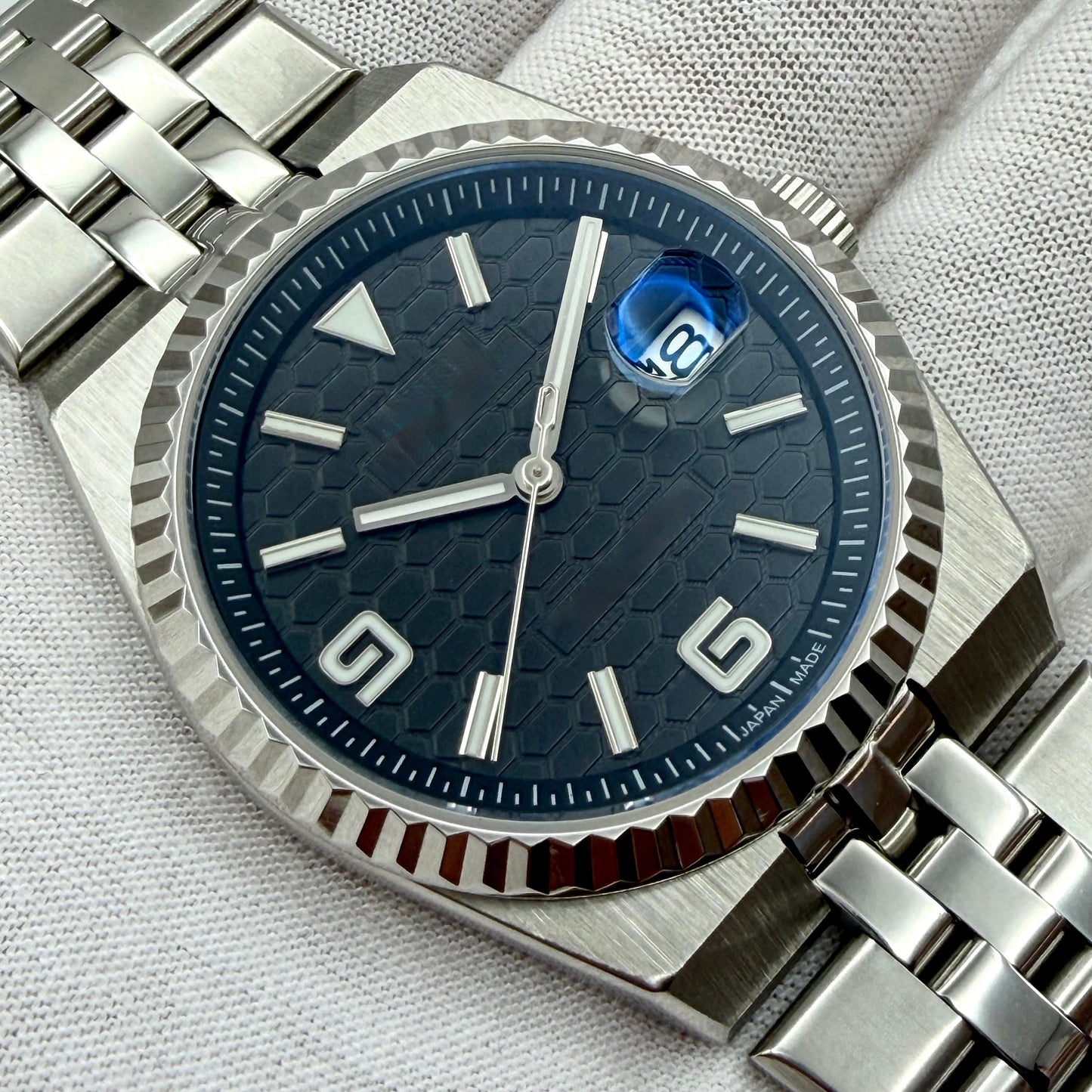Nautilus White 