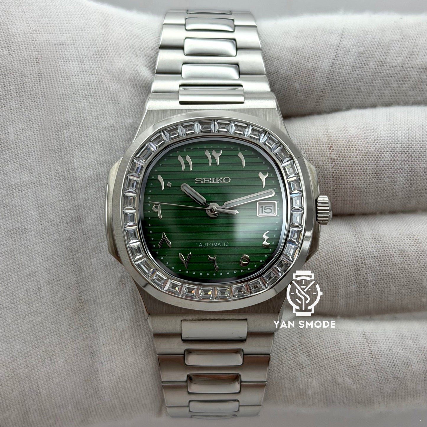 Nautilus Arabic Dial Verte Orné de Diamants