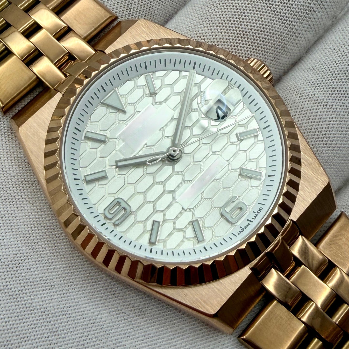 Nautilus White 