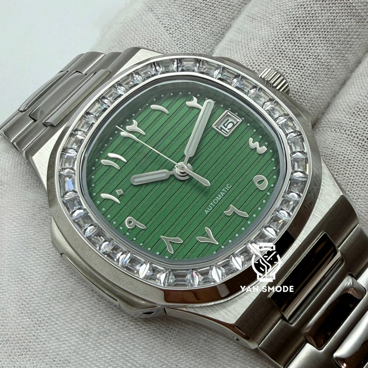 Nauris Arabic Dial Verte Orné de Diamants