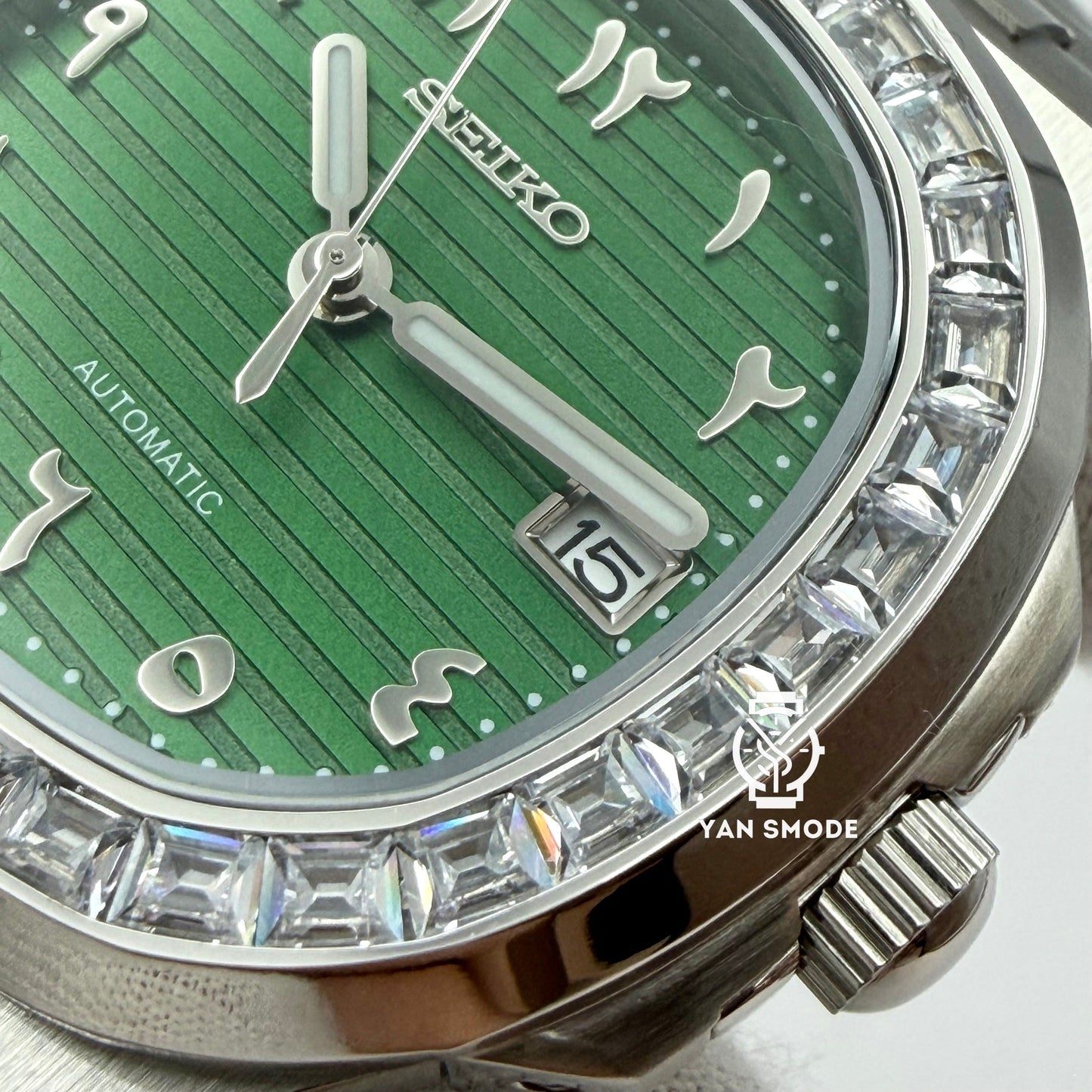 Nautilus Arabic Dial Verte Orné de Diamants