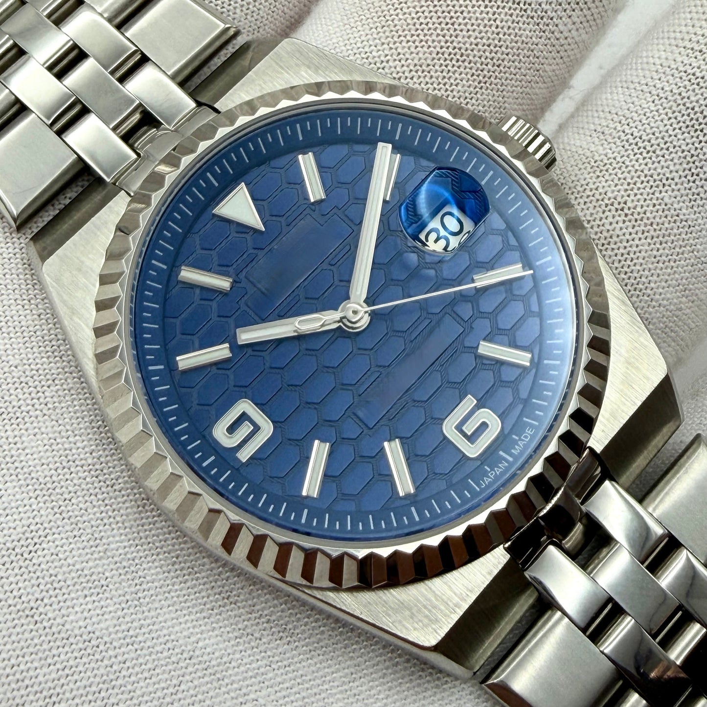 Nautilus White 
